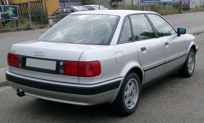 Audi 80 B4 вид сзади