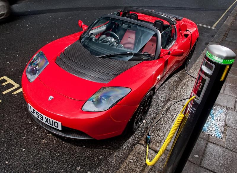 Tesla Roadster зарядка