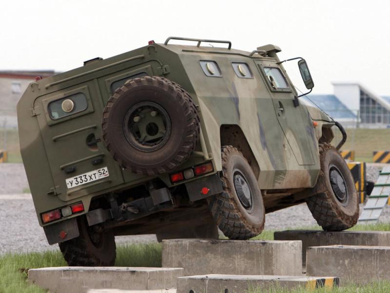 Вид сзади ГАЗ-2330 «Тигр»