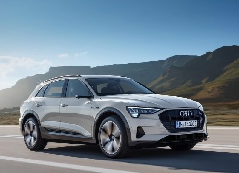 Фото авто Audi e-tron