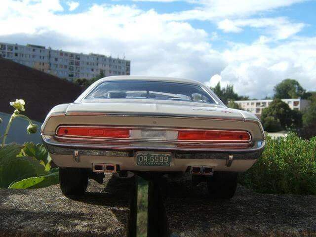 Dodge Challenger R/T 440 вид сзади