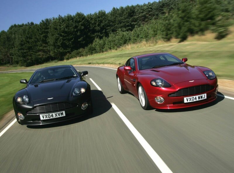 Aston Martin Vanquish фотография