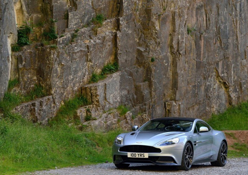 Aston Martin Vanquish автомобиль