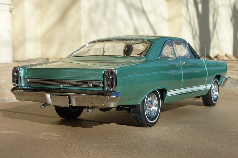 Ford Fairlane вид сзади