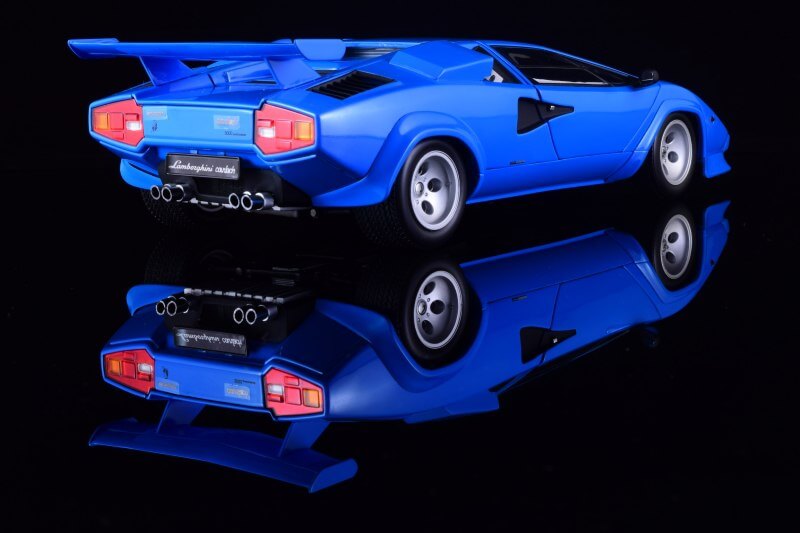 Вид сзади Lamborghini Countach LP5000 