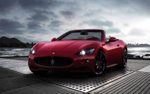 Maserati GranCabrio красный