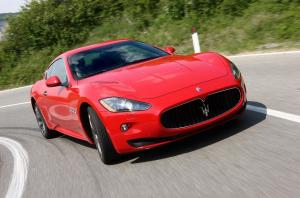 Maserati GranTurismo вид спереди