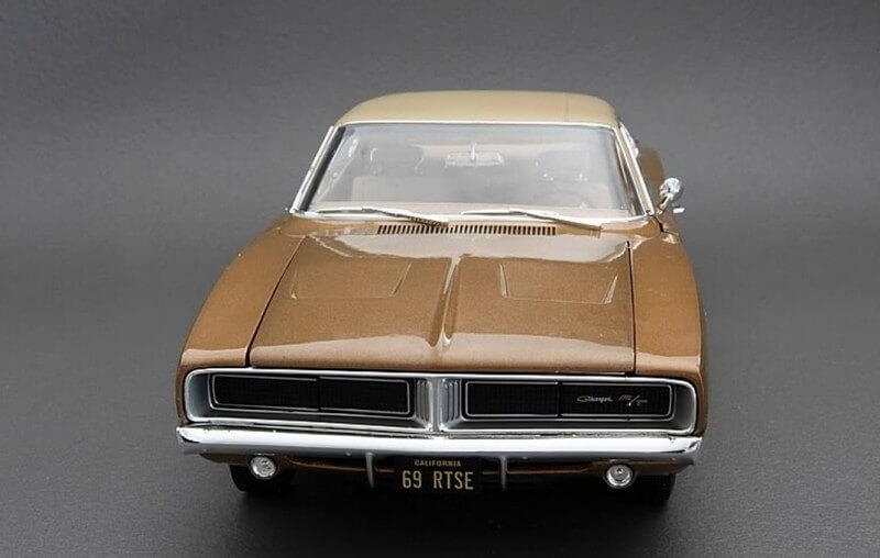 Dodge Charger вид спереди