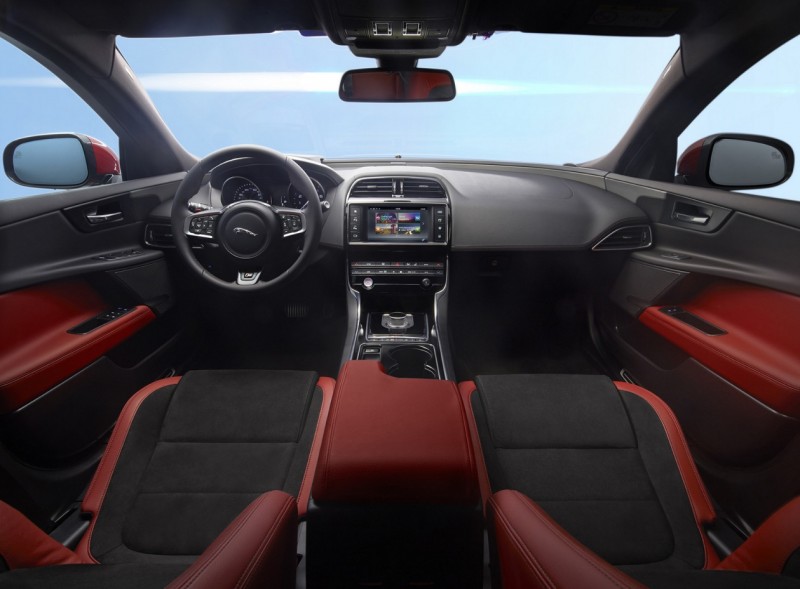 Jaguar XE салон