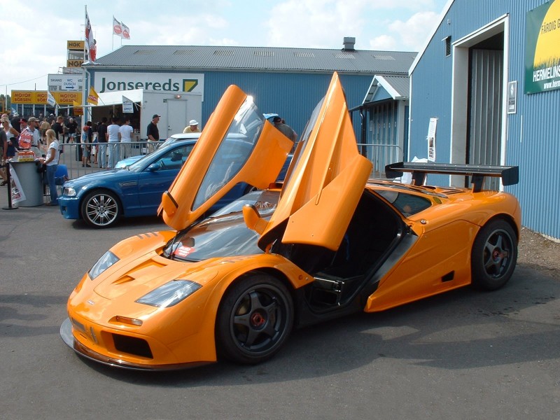 McLaren F1 автомобиль
