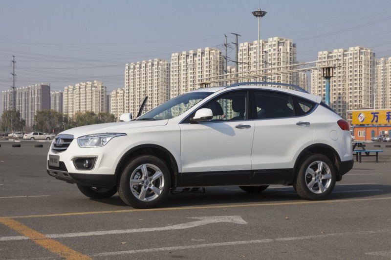 FAW Besturn X80 Вид сбоку FAW Besturn X80