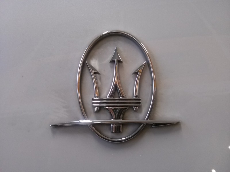 Maserati логотип