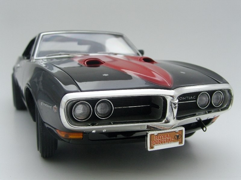 Вид спереди Pontiac Firebird