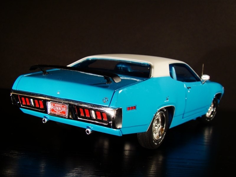 Вид сзади Plymouth Road Runner 440-6