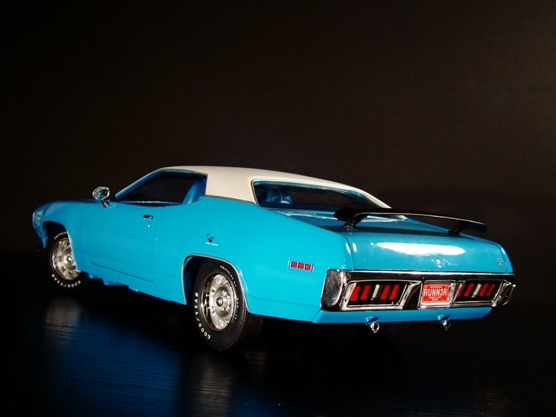 Вид сбоку Plymouth Road Runner 440-6