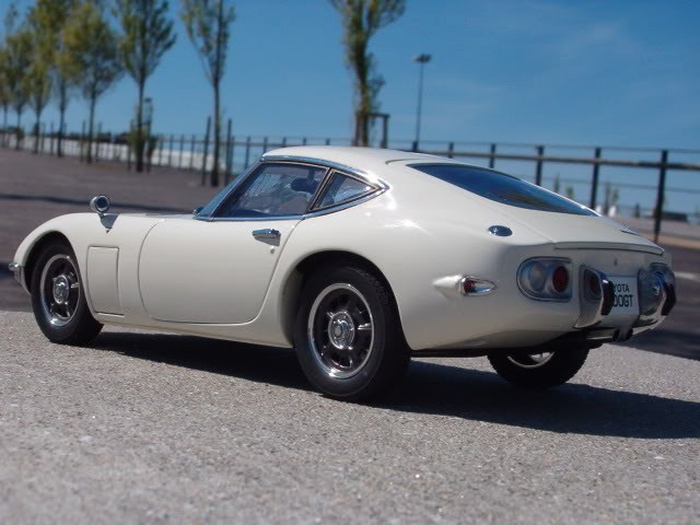 Вид сбоку Toyota 2000 GT