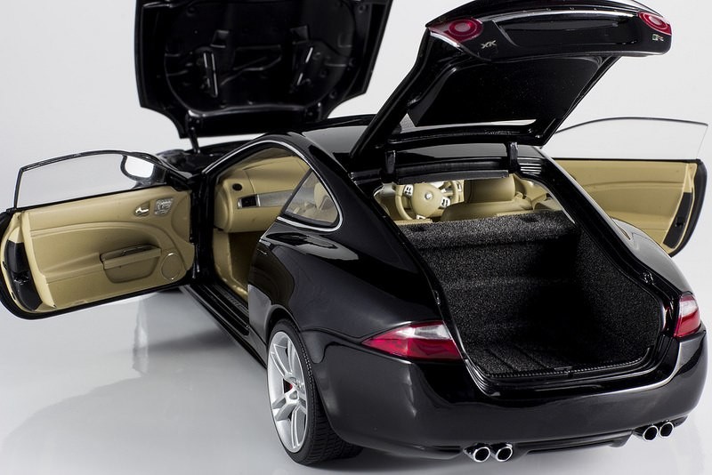 Фотография Jaguar XKR Coupe 