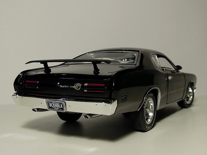 Вид сзади Plymouth Duster 340