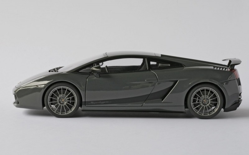 Lamborghini Gallardo Superleggera вид сбоку