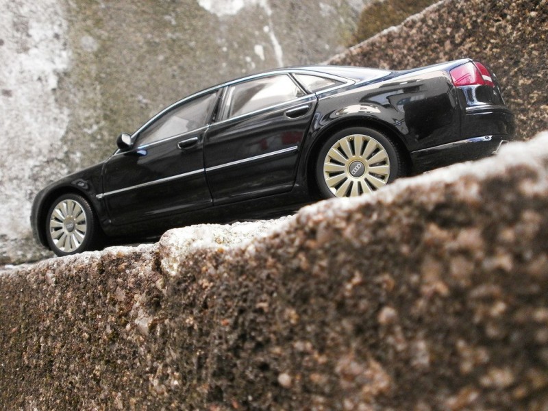 Audi A8 вид сбоку