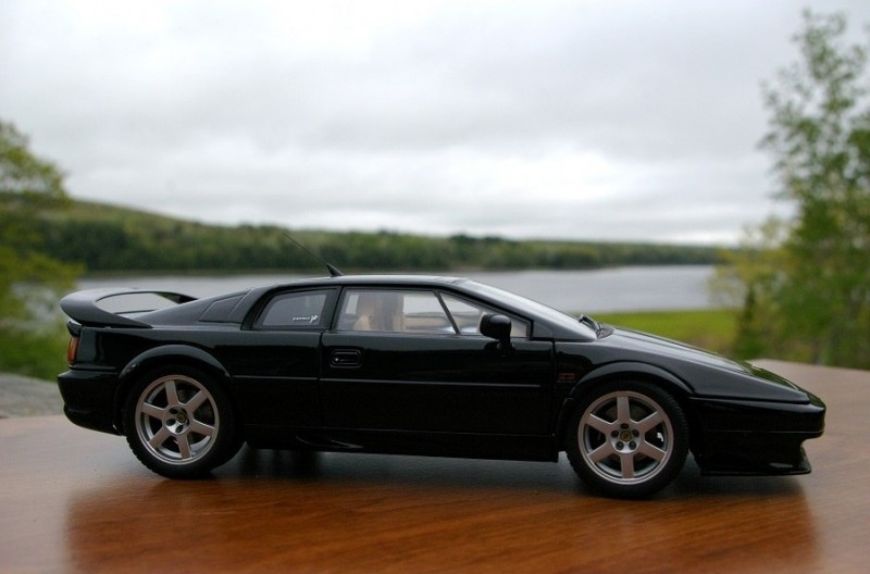 Lotus Esprit вид сбоку