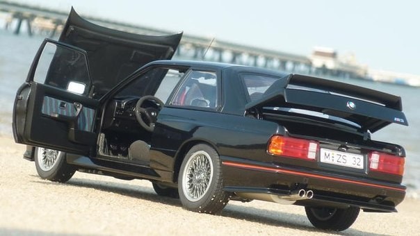 Авто BMW M3 E30 Sport Evolution 
