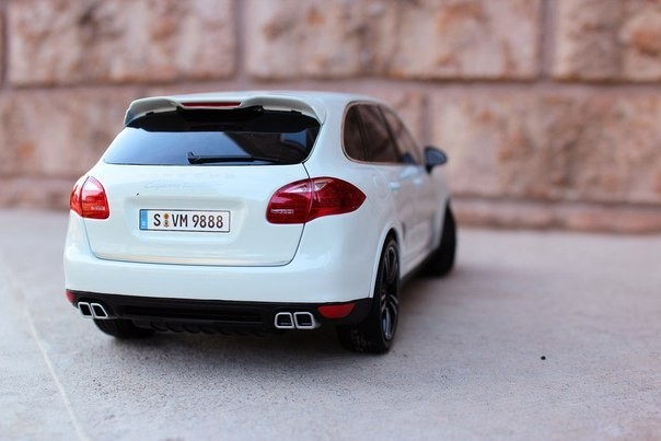 Вид сзади Porsche Cayenne 