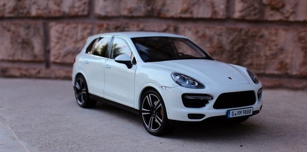 Белый Porsche Cayenne 