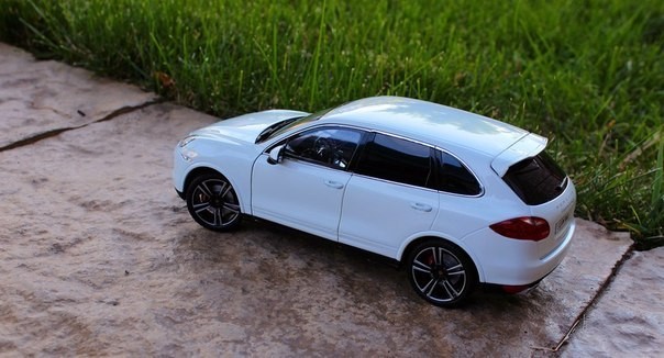 Вид сбоку Porsche Cayenne 