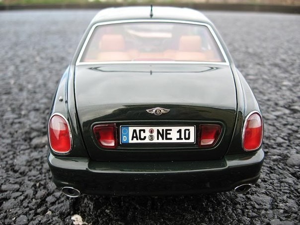Вид сзади Bentley Arnage T