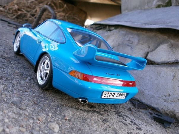 Вид сзади Porsche 911( 993) RS Club Sport 