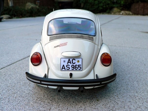 Вид сзади Volkswagen Jeans Bug 