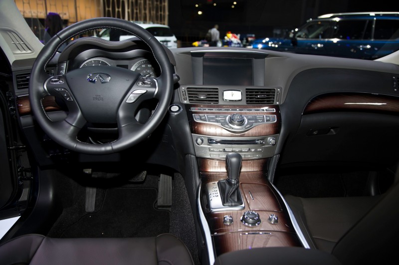 Infiniti Q70L фотография салона