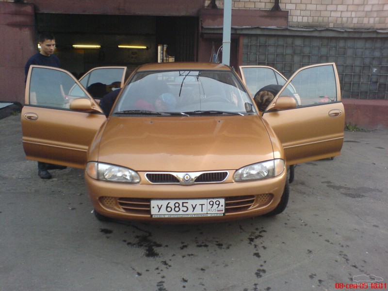 машина протон что за машина. 1435229445 proton persona 400 19. машина протон что за машина фото. машина протон что за машина-1435229445 proton persona 400 19. картинка машина протон что за машина. картинка 1435229445 proton persona 400 19. Переднеприводный, достаточно компактный автомобиль Протон Персона 400 увидел свет в 1996 и быстро пришелся по вкусу миллионам автолюбителей. Изначально это был хэтчбек на 5 дверей, но впоследствии был выпущен еще и седан. А с 1997 года модель выпускается еще и в формате купе. Самое интересное то, что на других рынках вы вряд ли встретите авто Proton Persona 400 – там оно продается под названием Wira. Если раньше авто создавалось под влиянием Мицубиши Lancer, то поколение 2008 года разрабатывалось совместно с англичанами из Lotus. В результате, получился весьма добротный автомобиль с продуманной ходовой частью и достаточно эффективной подвеской. Была улучшена динамика авто на дороге. Весь модельный ряд Протон.