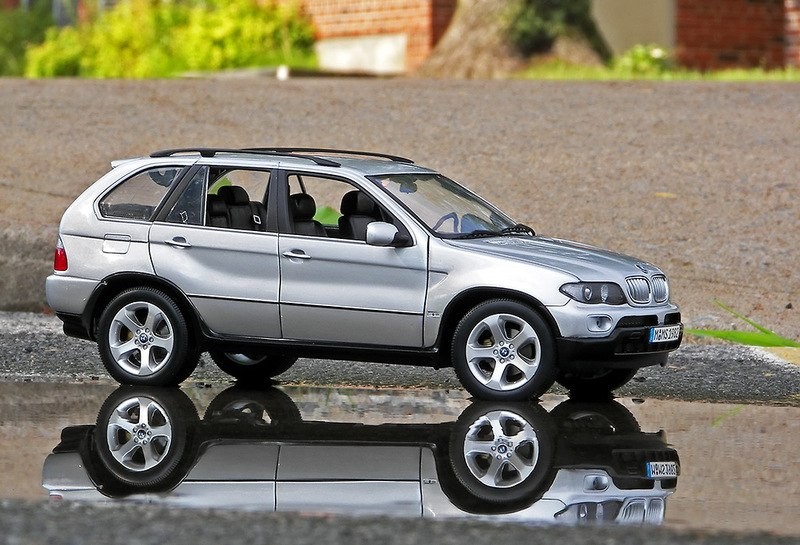 BMW X5 вид сбоку