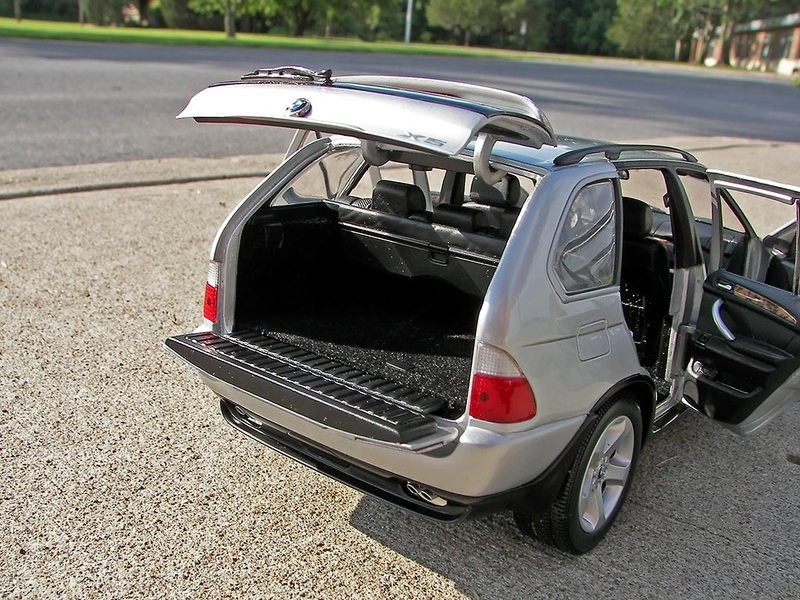 BMW X5 вид сзади