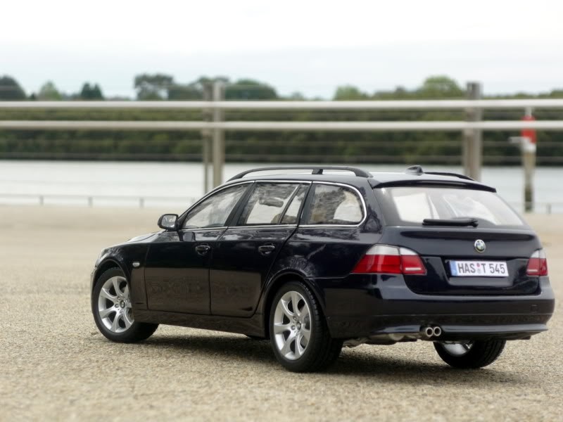 BMW 545i Touring автомобильная модель 