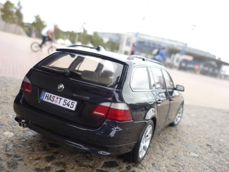 BMW 545i Touring вид сзади