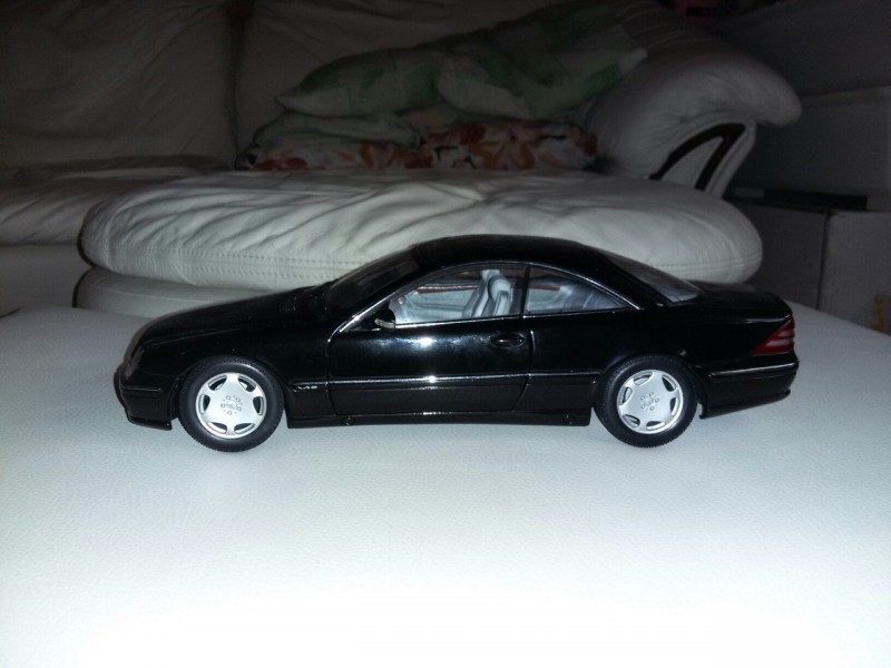 Автомобильная модель Mercedes-Benz CL600 вид сбоку