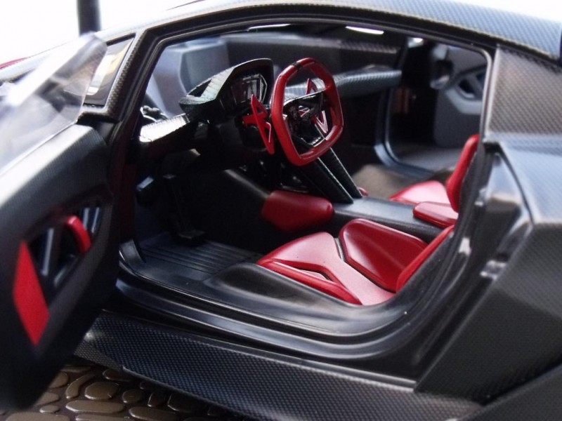 Салон Lamborghini Sesto Elemento