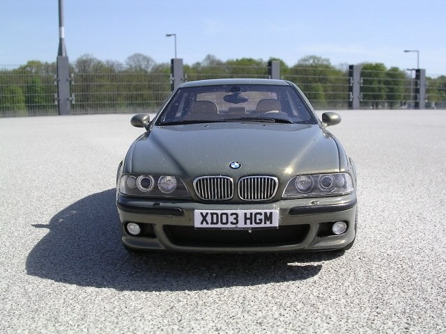 Вид спереди BMW M5 E39 