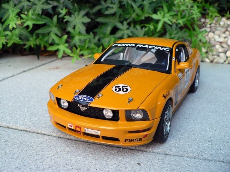 Вид спереди Ford Mustang FR500C