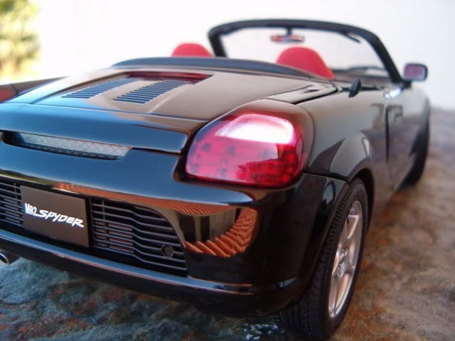 Машина Toyota MR2 Spyder 