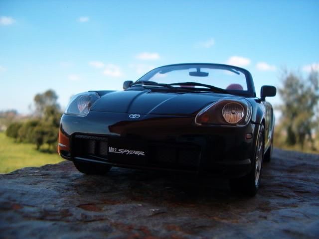 Вид спереди Toyota MR2 Spyder 