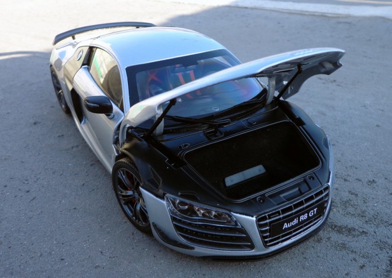 Audi R8 GT открытый капот