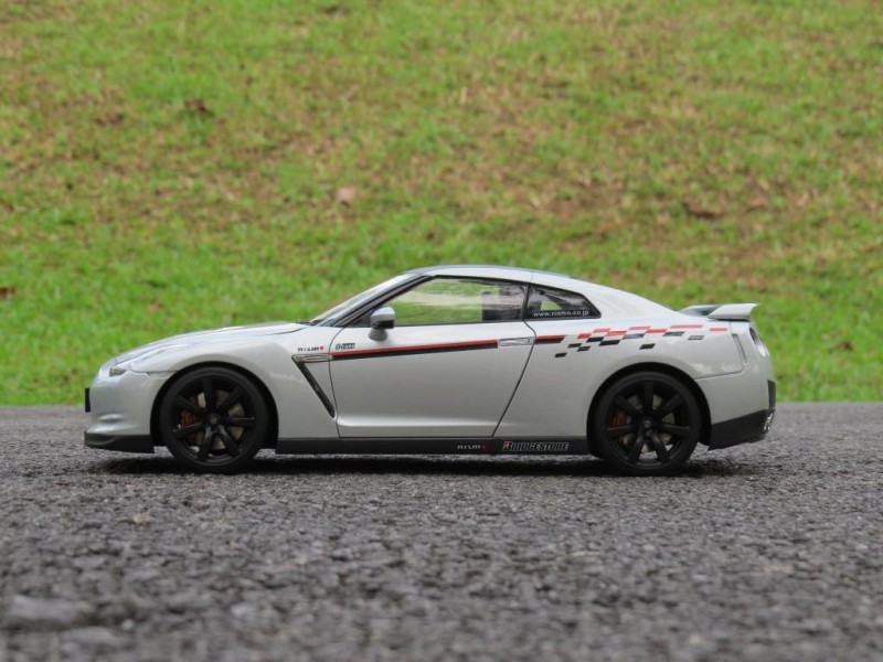 Вид сбоку Nissan GT-R R35 Nismo