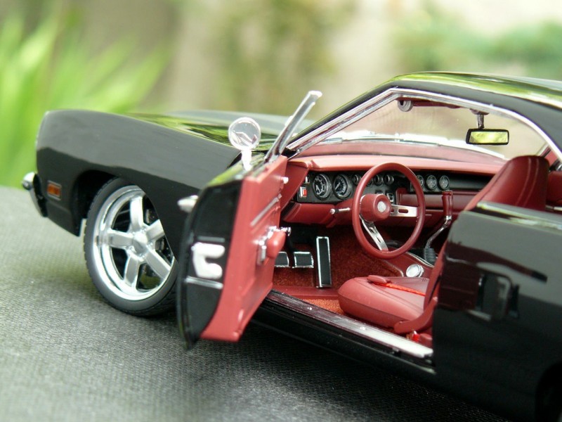 Фотография салона Plymouth Bird Street Fighter