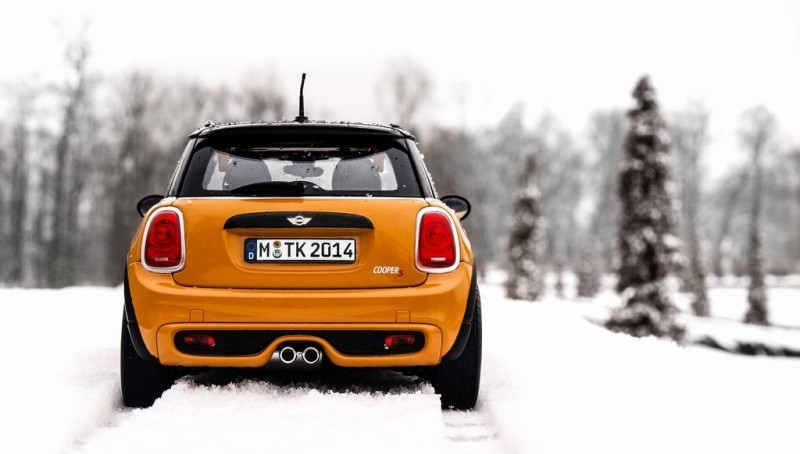 MINI Cooper S вид сзади