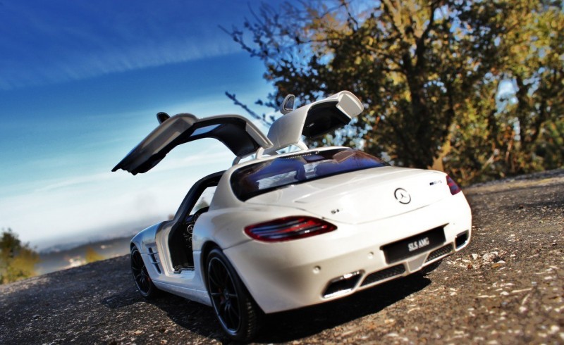 автоомбильная модель Mercedes-Benz SLS AMG