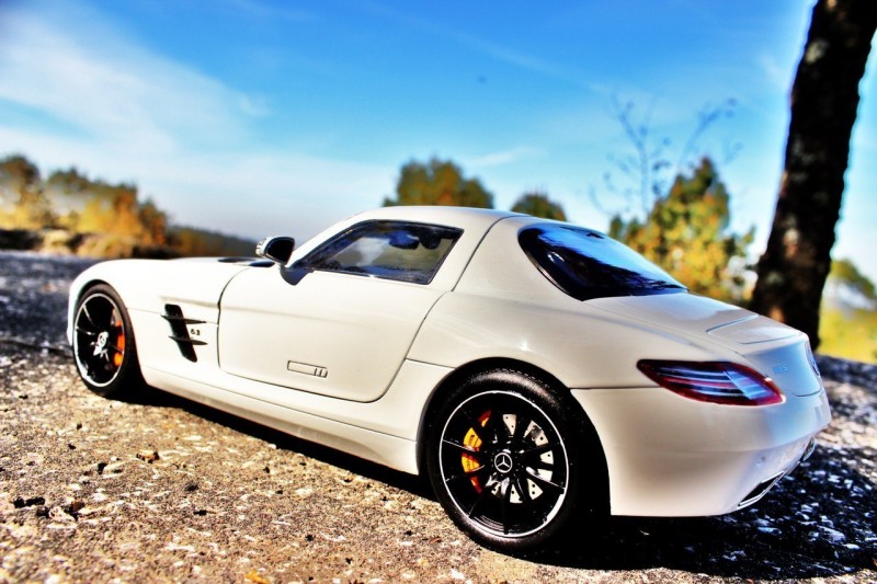 Mercedes-Benz SLS AMG вид сбоку